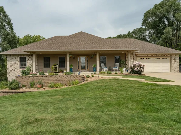 2111 E River Rd NE, Rochester, MN 55906