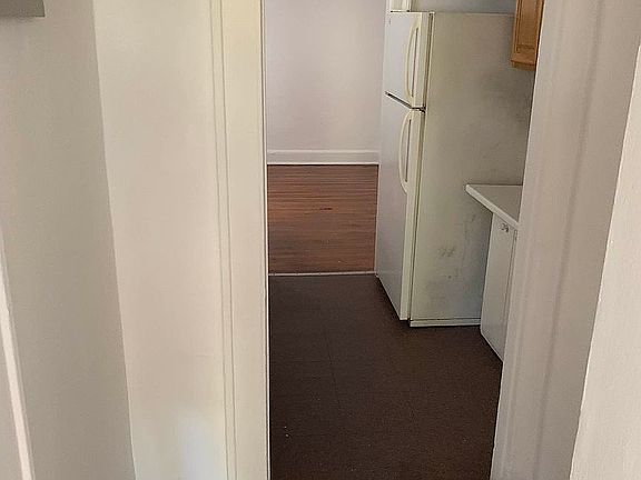 4th image of 2139 27th St APT 1