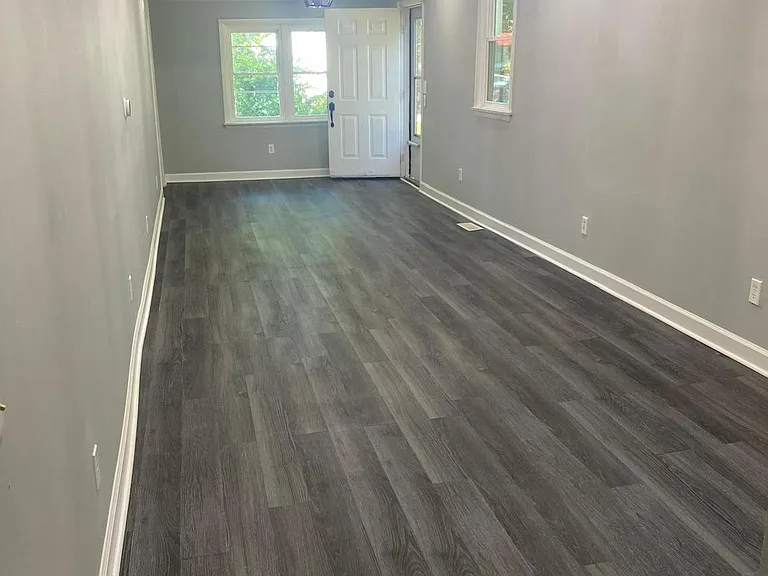 452 Graythorn Rd — Photo 1
