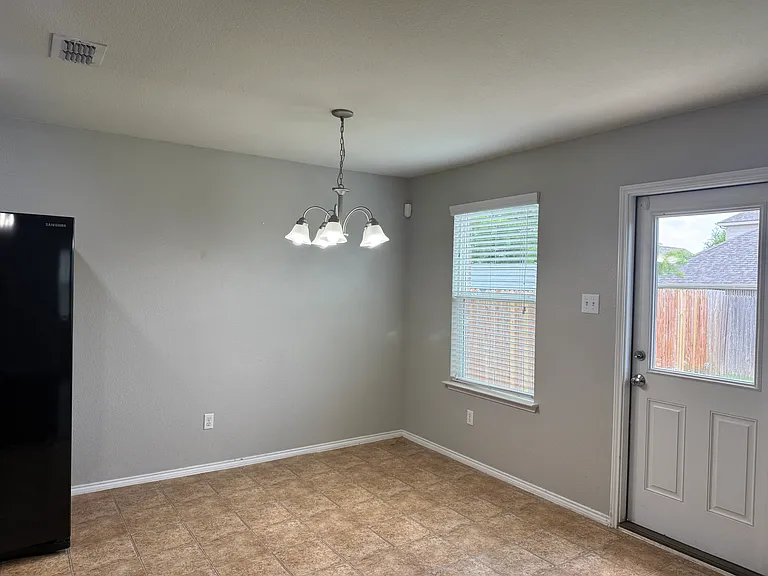 1804 Gayla Creek Dr — Photo 9