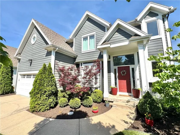 8306 W 128th St, Overland Park, KS 66213