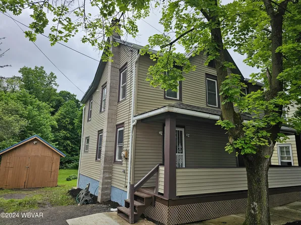 15 Brook St, Montgomery, PA 17752