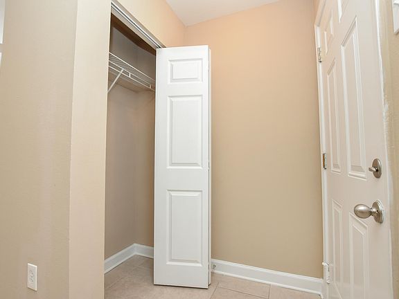 Entrance closet