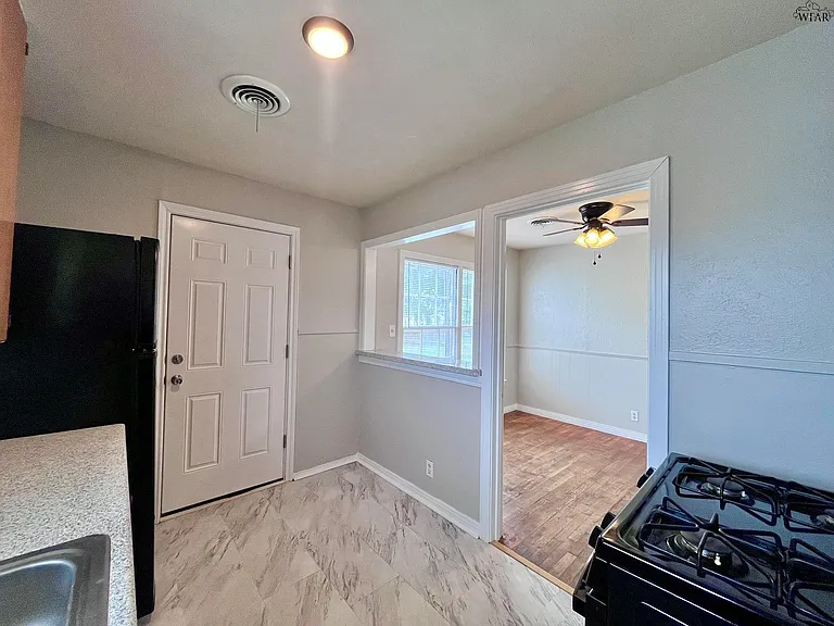 4701 Spiser Ln — Photo 6