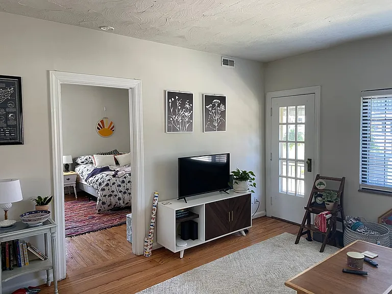 2923 Victoria Avenue — Photo 11