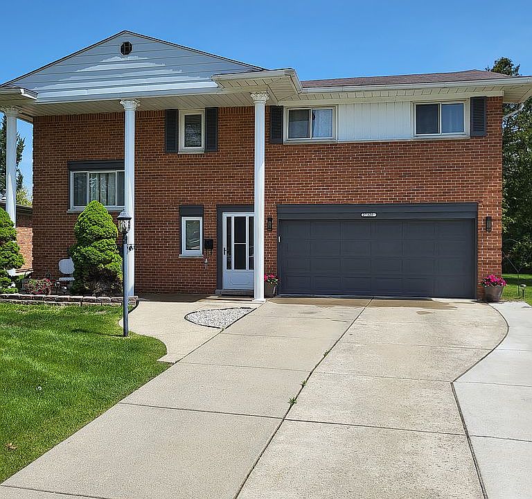 1st image of 27320 Kingswood Dr