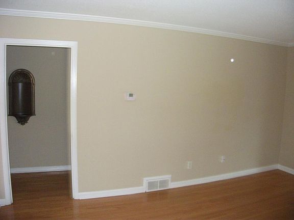 2nd image of 5274 Longacre Ave