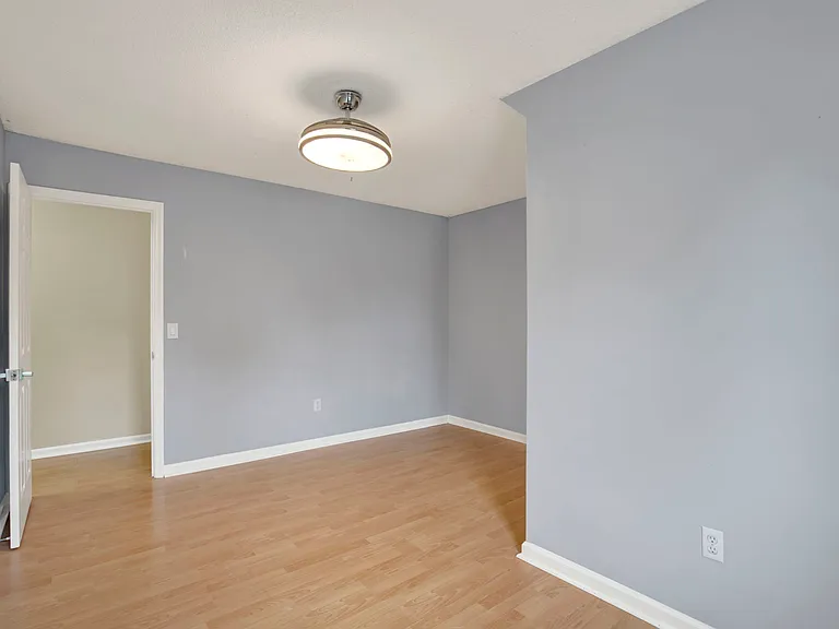 128 Saint Ives Dr — Photo 29