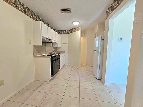 5th image of 810 E Lemon St