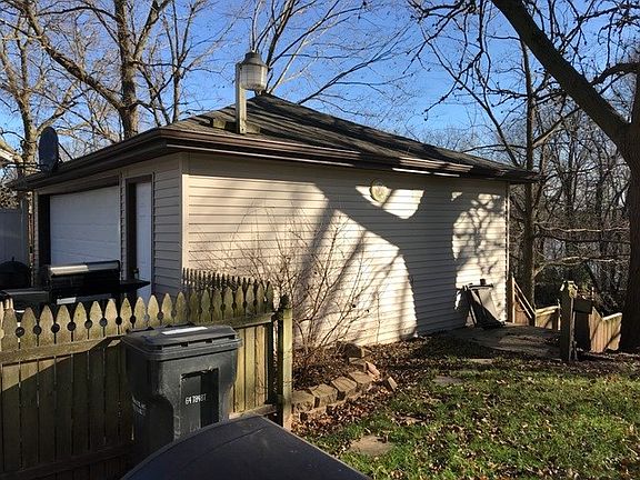 3rd image of 723 E Illinois Ave