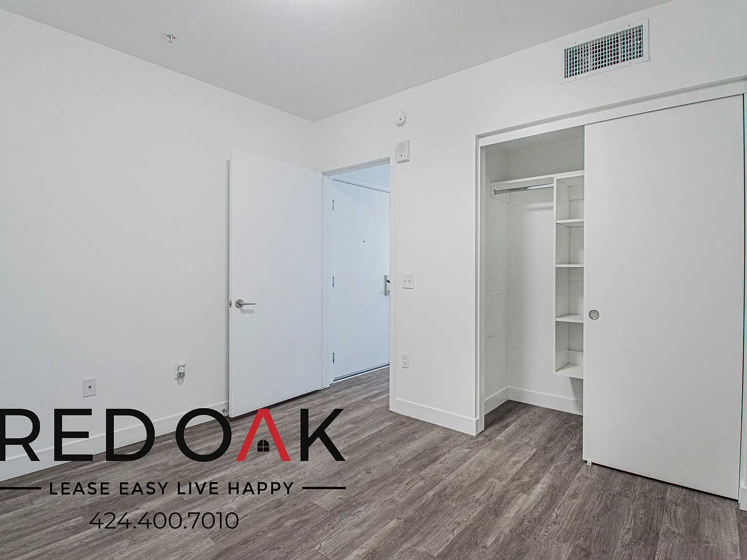 Fabulous Studio with a Den, Balcony, Great Amenities, In-Unit Washer/Dryer, and Included Parking ... — Photo 2