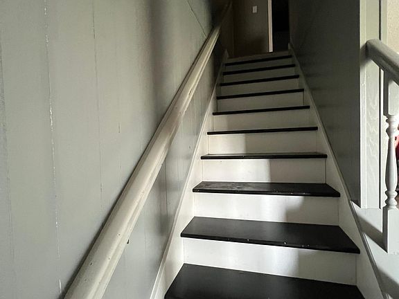 4th image of 2615 W C St