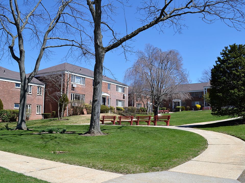 1st image of 34 Lawrence Dr APT D