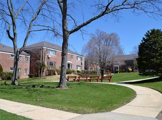 34 Lawrence Dr APT D, White Plains, NY 10603