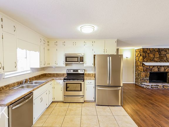5th image of 400 S Highland Dr