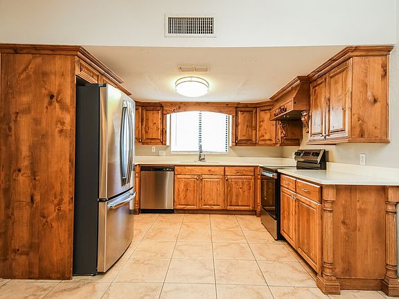 5th image of 6106 E Ivyglen St