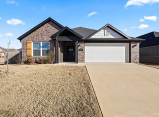 624 S Benchmark Ln, Fayetteville, AR 72704