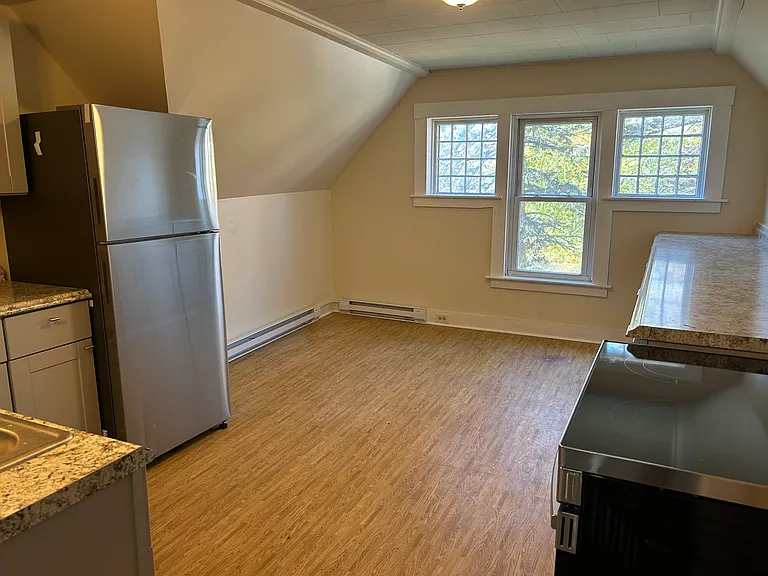 201 Roxbury St #3 — Photo 3