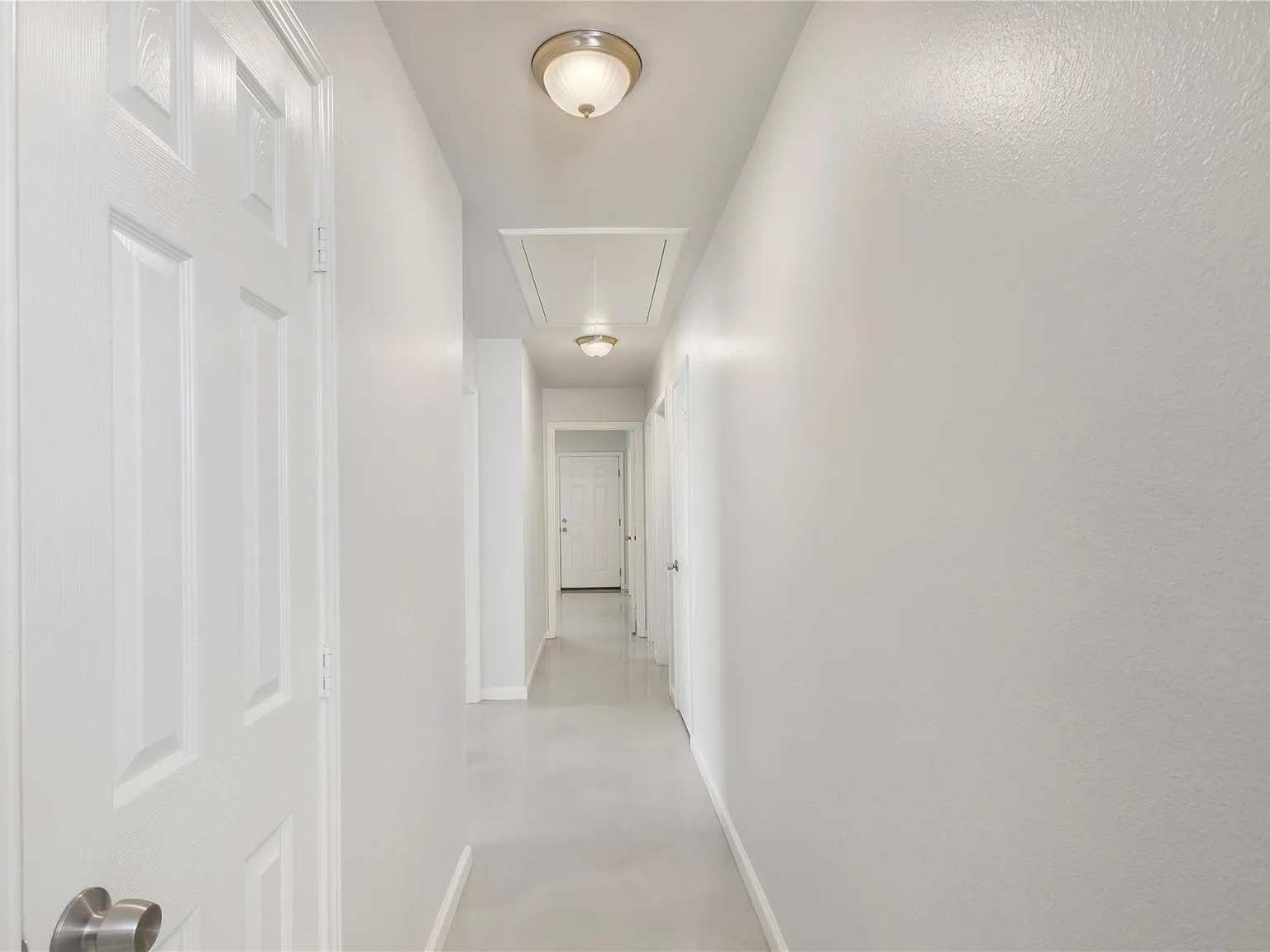 3 bed, 2.0 bath, 2300 sqft, $1,550 — Photo 4