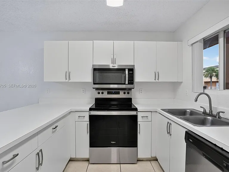 6225 Kendale Lakes Cir #253 — Photo 17