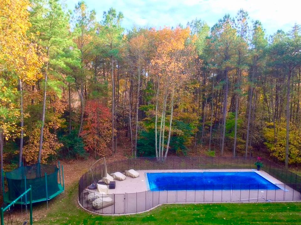 2nd image of 1942 Franklin Ln