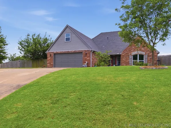 8012 Cottonwood Ave, Claremore, OK 74019