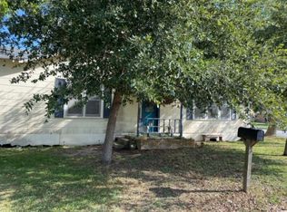 713 Cecilia St, Yoakum, TX 77995