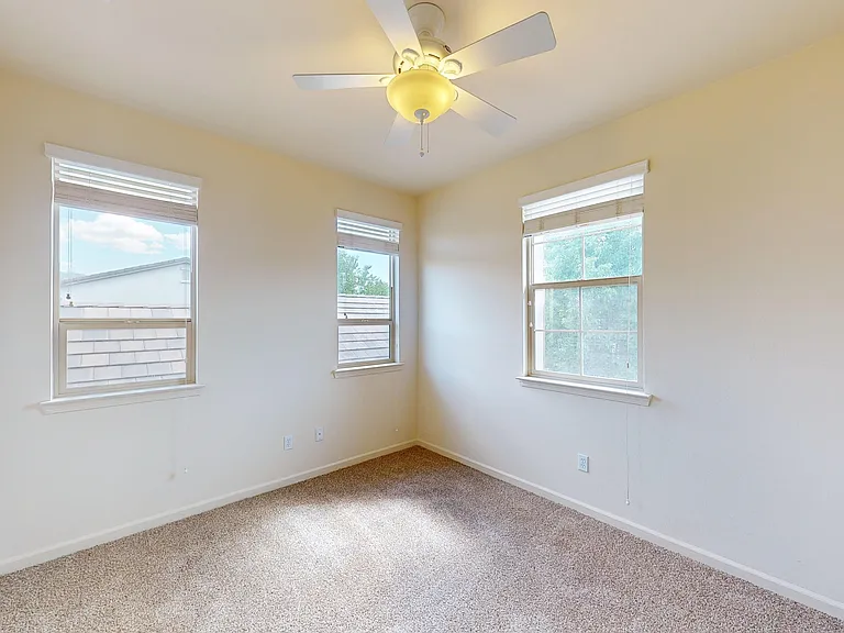 445 Dartmoor Ct — Photo 21