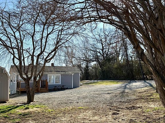 3rd image of 137 Higginbotham Creek Rd