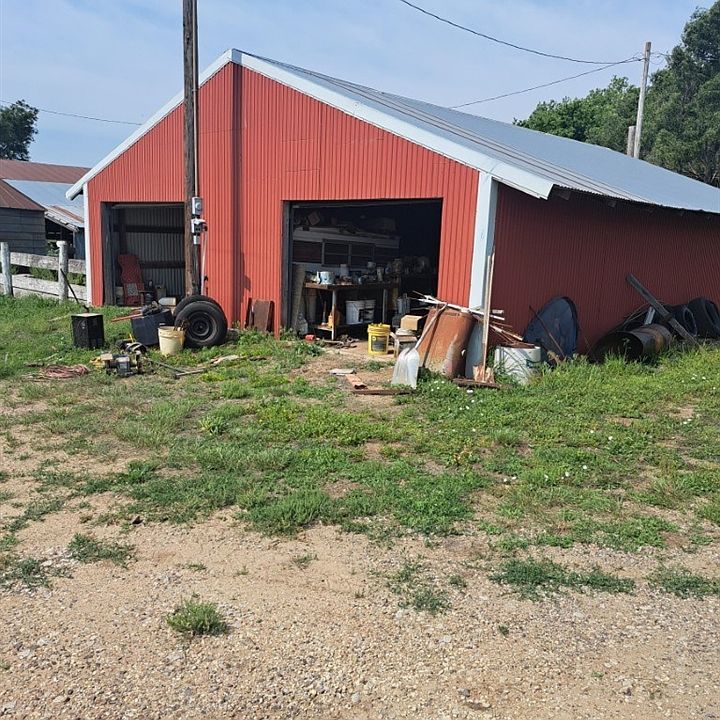 2nd image of 11448 S Muir Rd