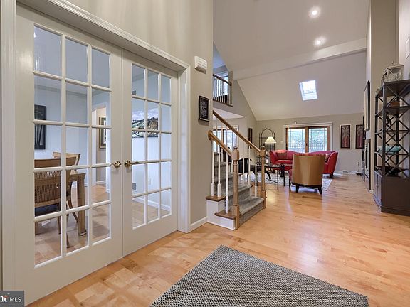 4th image of 101 Chapel Ln