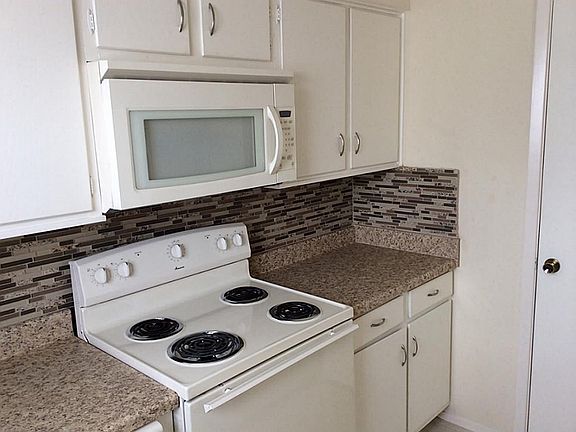 4th image of 11710 Southlake Dr Unit 33