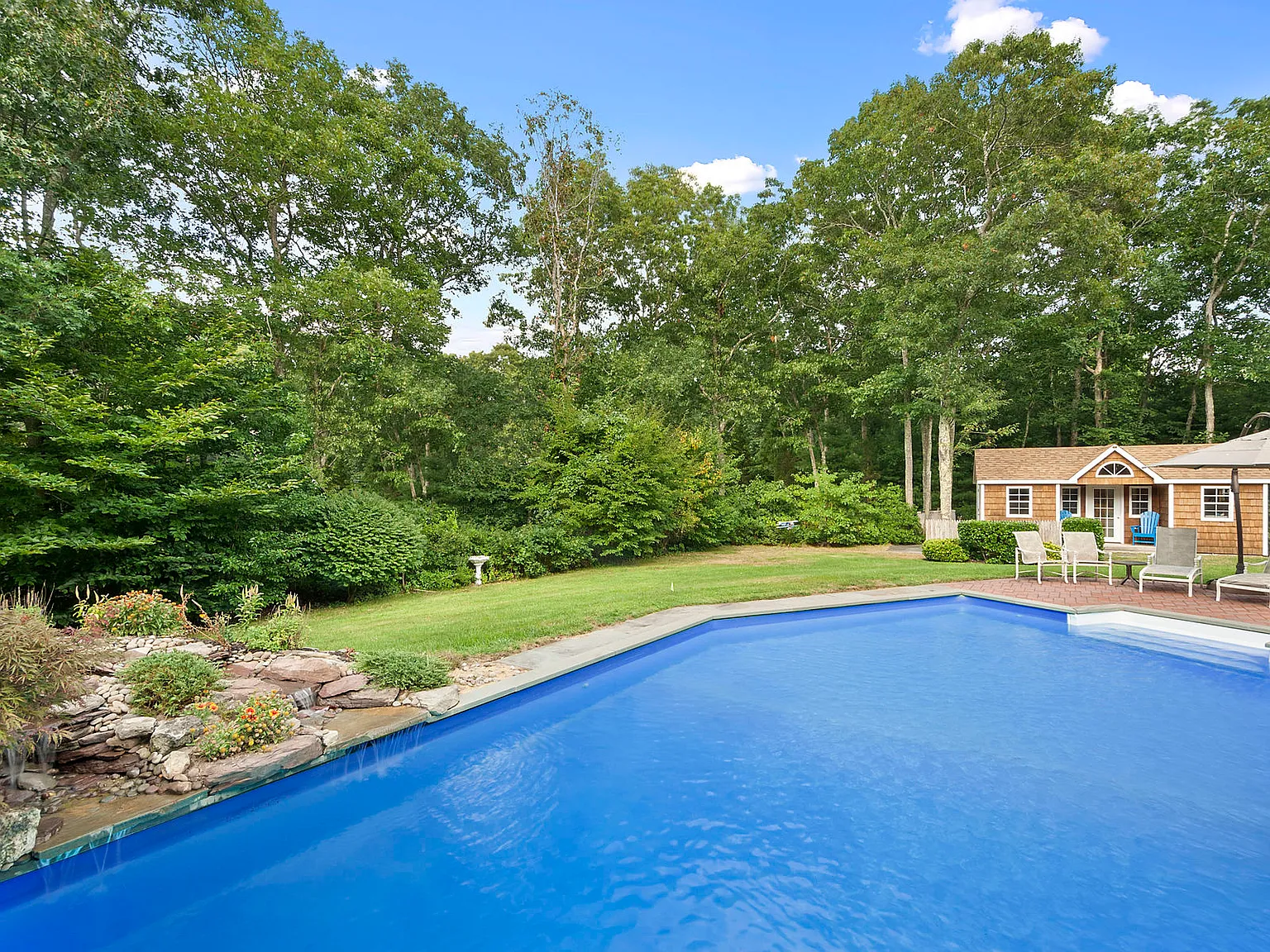 Southampton Rental With a Beautiful Backyard — Photo 3