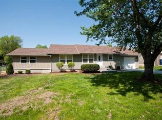 307 E Cherry St, Nixa, MO 65714