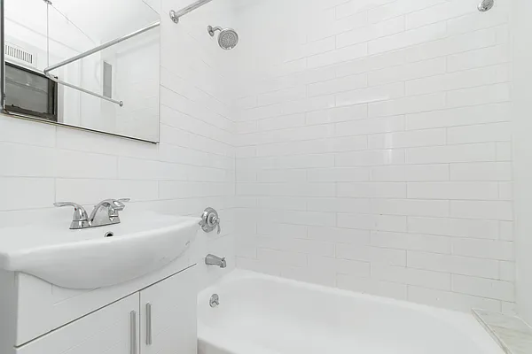 Rented by MNS | media 6