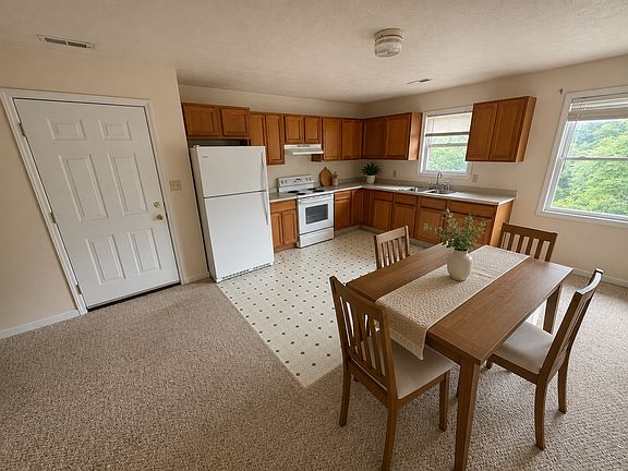 2nd image of 106 Spruce Run Rd #1