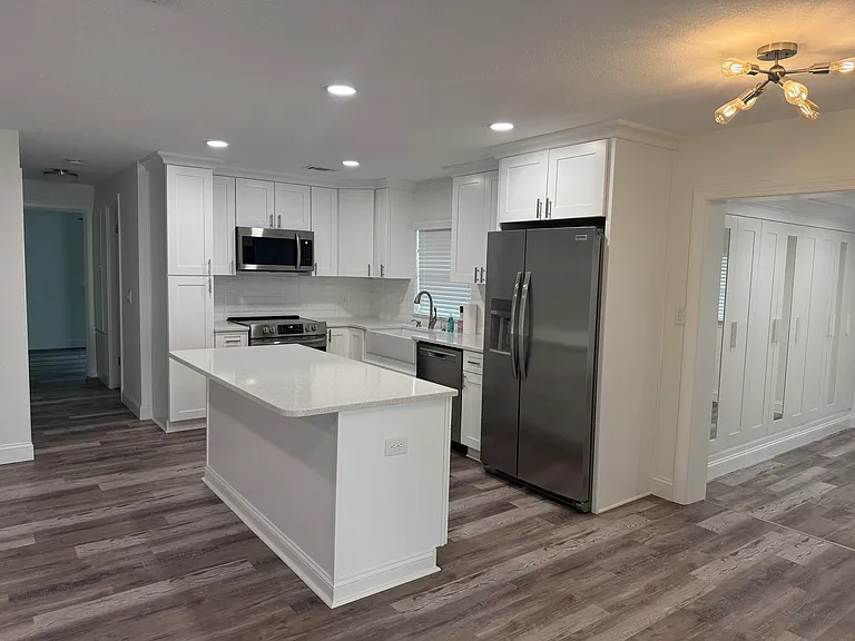 730 Piedmont Dr SE — Photo 2