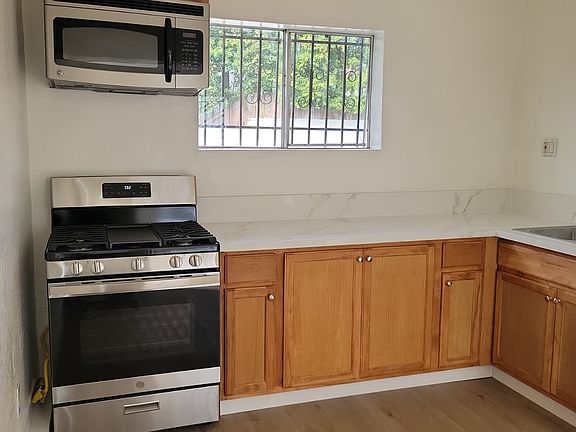 5th image of 3945 W Slauson Ave