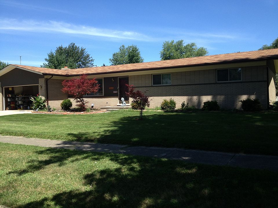 1st image of 610 Clinton River Dr