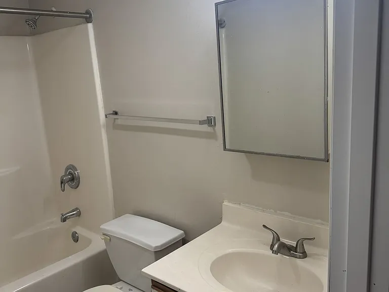 314 Randolph St E #104 — Photo 9