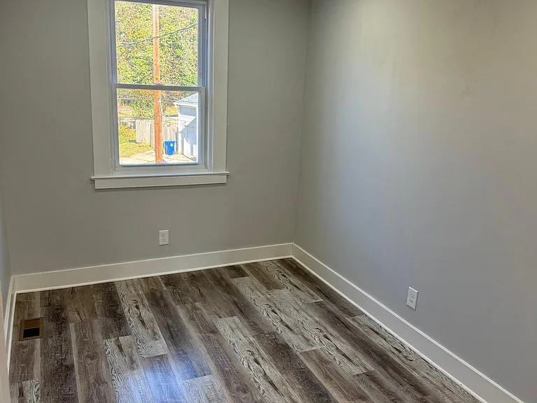 1102 Woodheights Ave — Photo 22