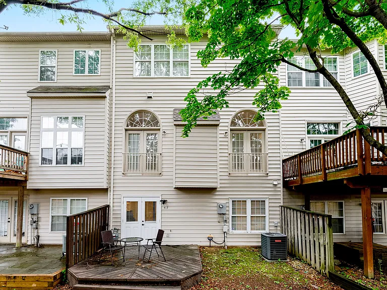 413 Clayton Ln — Photo 46