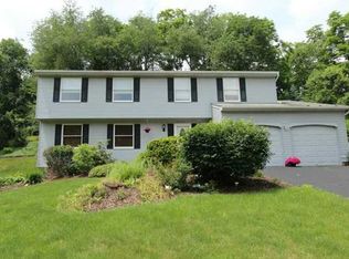 2560 Giant Oaks Dr, Pittsburgh, PA 15241