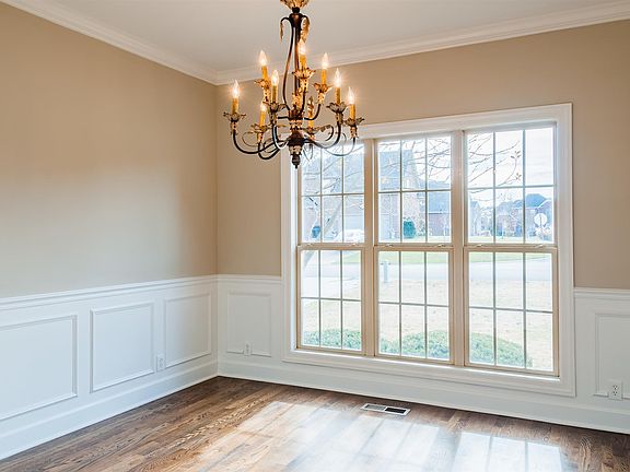 5th image of 1917 Marian Ln