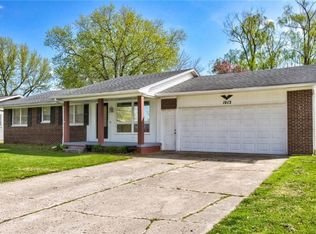 1012 N Koester Dr, Effingham, IL 62401