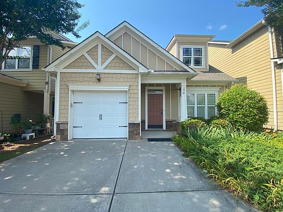 2nd image of 32 Oakmont Dr