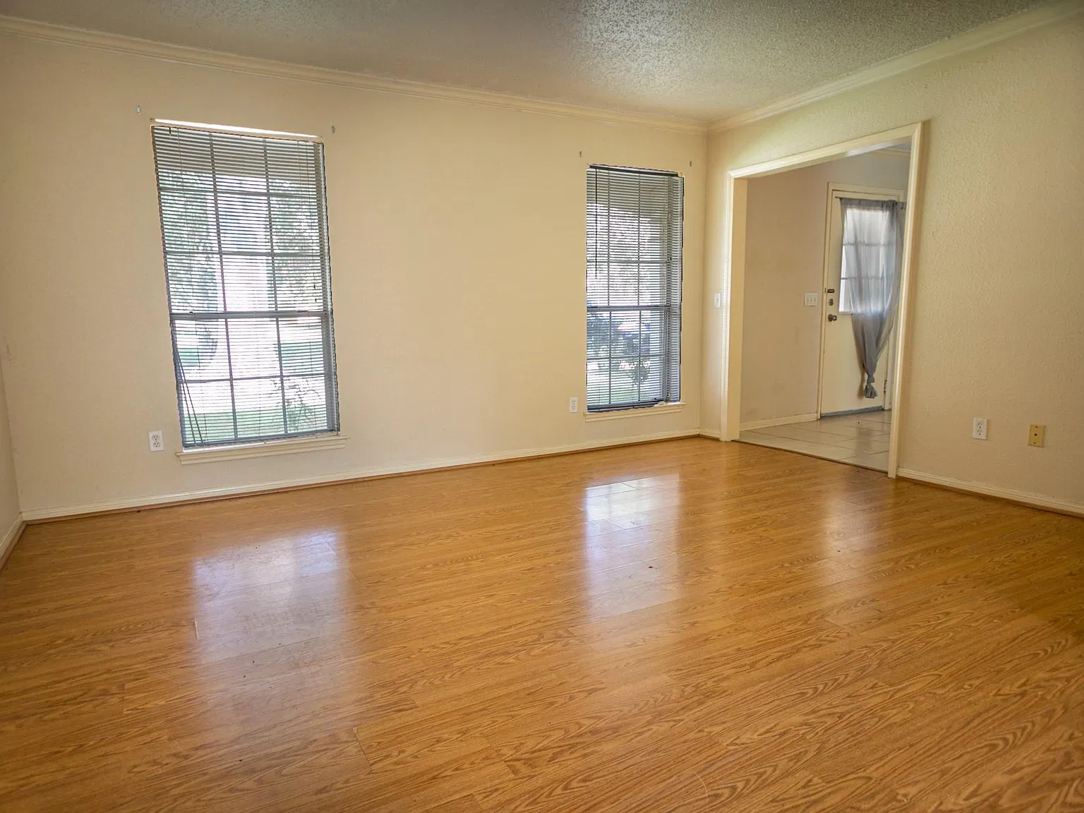 3 bed, 2.5 bath, 1843 sqft, $2,050 — Photo 4