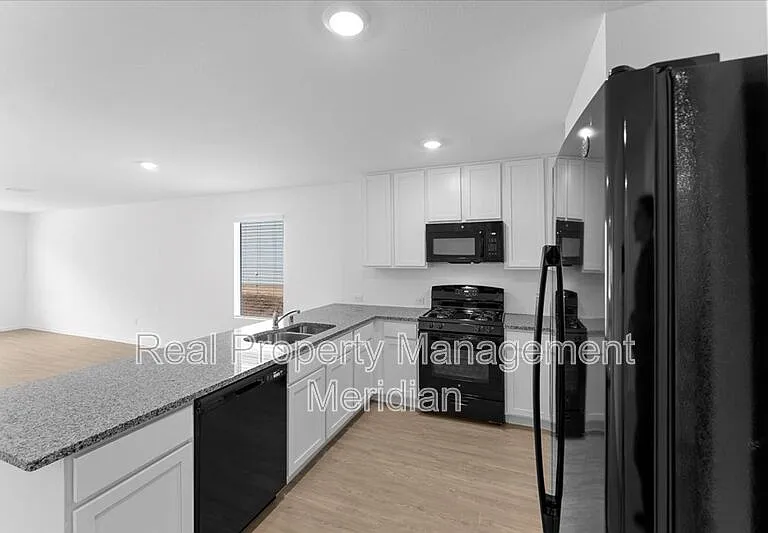 1821 Pentro Pkwy — Photo 6