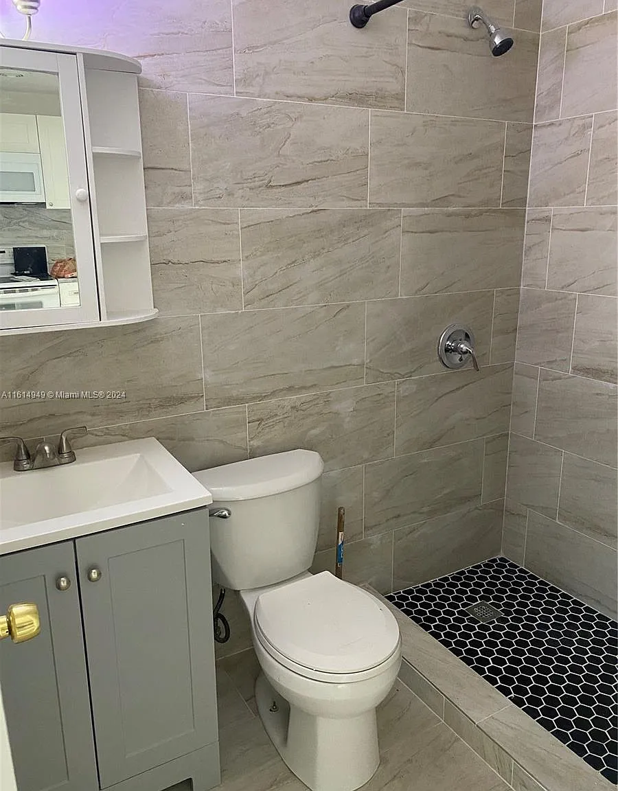 2 bed, 650 sqft, $1,800 — Photo 1