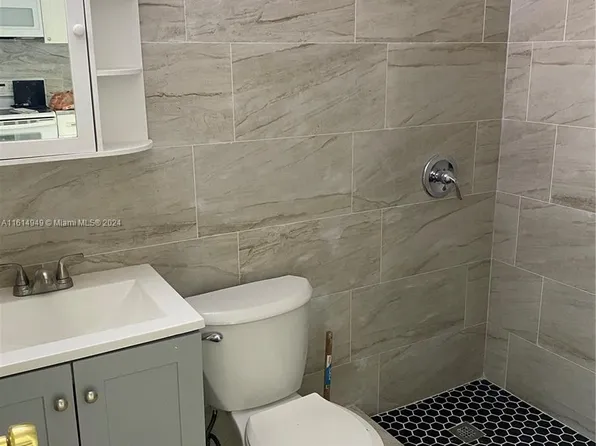 3020 NW 2nd St #2, Pompano Beach, FL 33069